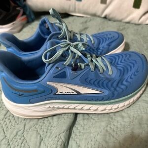 Altra Sky Blue Athletic Shoes